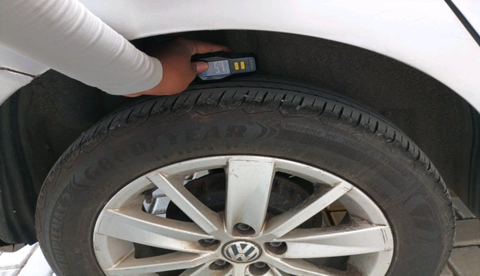 2016 Volkswagen Polo HIGHLINE1.2L, Petrol, Manual, 92,486 km, tyre