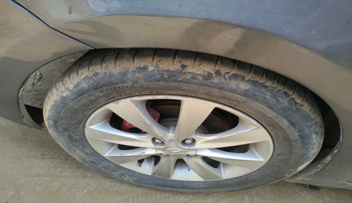 2011 Hyundai Verna FLUIDIC 1.6 VTVT SX, Petrol, Manual, 1,02,465 km, tyre