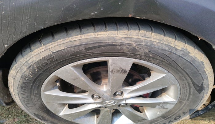 2011 Hyundai Verna FLUIDIC 1.6 VTVT SX, Petrol, Manual, 1,02,465 km, tyre