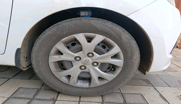 2015 Hyundai Grand i10 SPORTZ 1.2 KAPPA VTVT, Petrol, Manual, 55,000 km, tyre