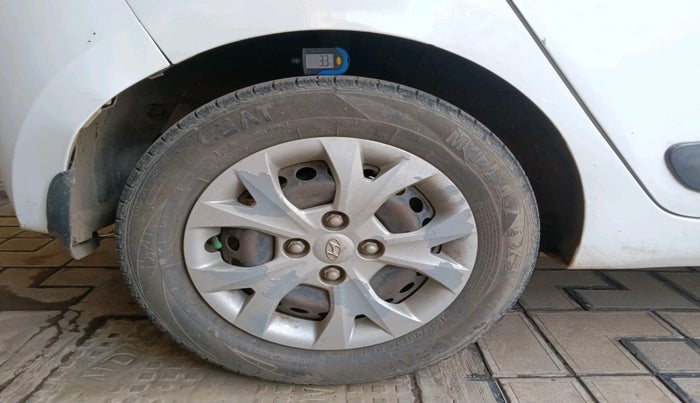 2015 Hyundai Grand i10 SPORTZ 1.2 KAPPA VTVT, Petrol, Manual, 55,000 km, tyre