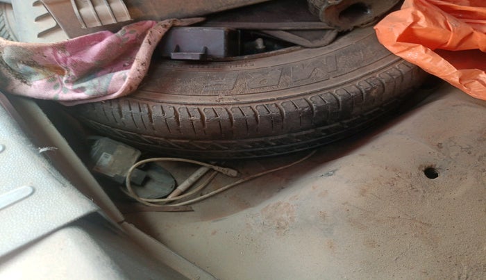 2016 Maruti Alto 800 LXI, Petrol, Manual, 1,04,845 km, tyre