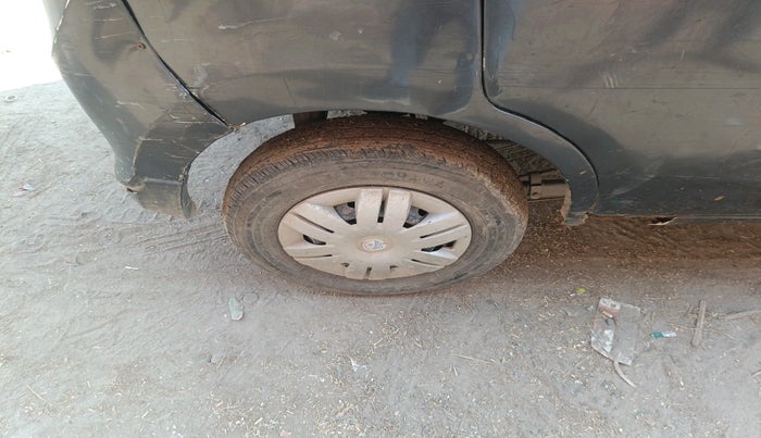 2016 Maruti Alto 800 LXI, Petrol, Manual, 1,04,845 km, tyre