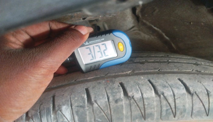 2016 Mahindra Kuv100 K8 D 6 STR, Diesel, Manual, 78,693 km, tyre