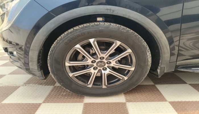 2022 Mahindra XUV700 AX 7 D AT AWD 7 STR, Diesel, Automatic, 82,939 km, tyre