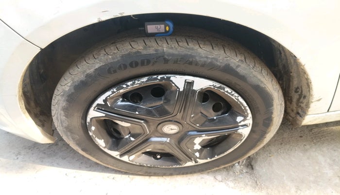 2021 Tata ALTROZ XT DIESEL, Diesel, Manual, 1,06,870 km, tyre