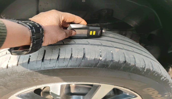 2019 Mahindra XUV500 W5, Diesel, Manual, 1,60,000 km, tyre