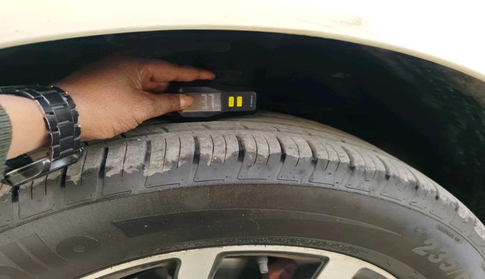 2019 Mahindra XUV500 W5, Diesel, Manual, 1,60,000 km, tyre