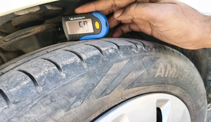 2012 Hyundai i10 MAGNA 1.1, Petrol, Manual, 1,83,880 km, tyre