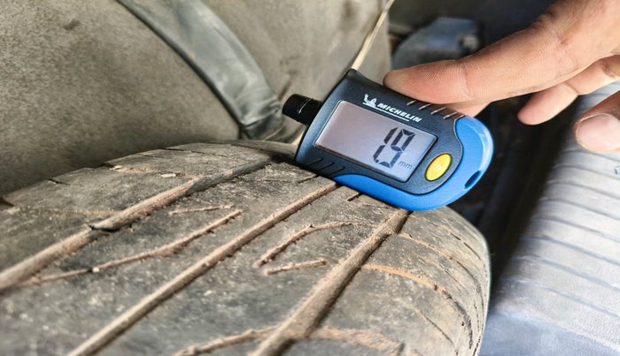 2012 Hyundai i10 MAGNA 1.1, Petrol, Manual, 1,83,880 km, tyre