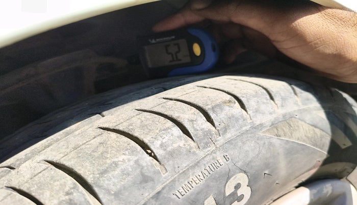 2012 Hyundai i10 MAGNA 1.1, Petrol, Manual, 1,83,880 km, tyre