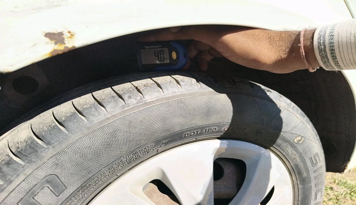 2012 Hyundai i10 MAGNA 1.1, Petrol, Manual, 1,83,880 km, tyre