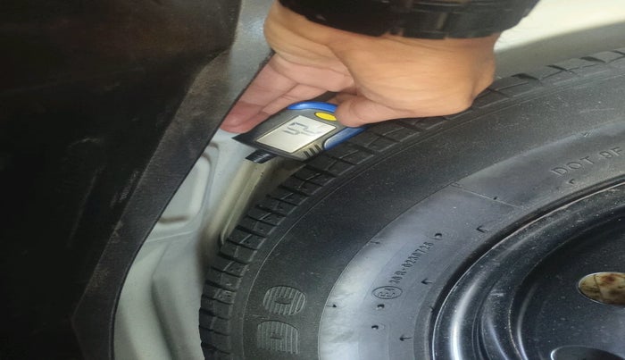 2012 Maruti Swift VDI, Diesel, Manual, 1,30,459 km, tyre