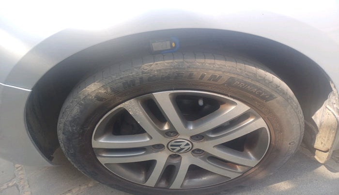 2014 Volkswagen Jetta HIGHLINE TDI, Diesel, Manual, 1,86,599 km, tyre