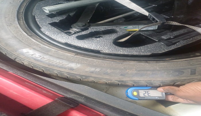 2014 Volkswagen Jetta HIGHLINE TDI, Diesel, Manual, 1,86,599 km, tyre