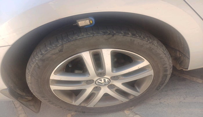 2014 Volkswagen Jetta HIGHLINE TDI, Diesel, Manual, 1,86,599 km, tyre