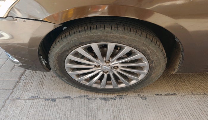 2015 Maruti Ciaz ZXI, Petrol, Manual, 2,03,596 km, tyre