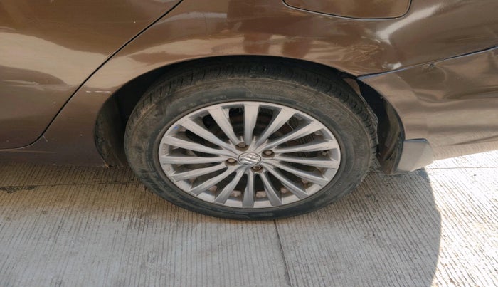 2015 Maruti Ciaz ZXI, Petrol, Manual, 2,03,596 km, tyre