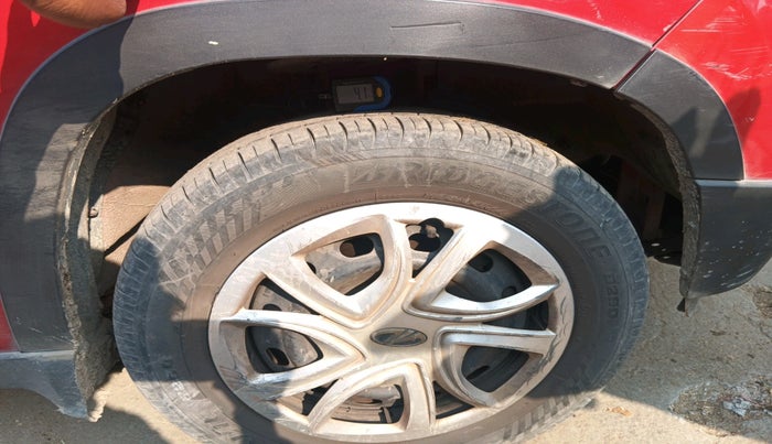 2017 Mahindra Kuv100 K4 6 STR, Petrol, Manual, 59,241 km, tyre