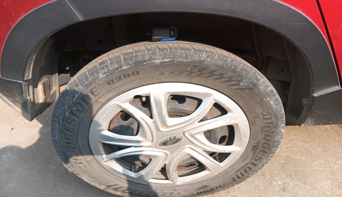 2017 Mahindra Kuv100 K4 6 STR, Petrol, Manual, 59,241 km, tyre