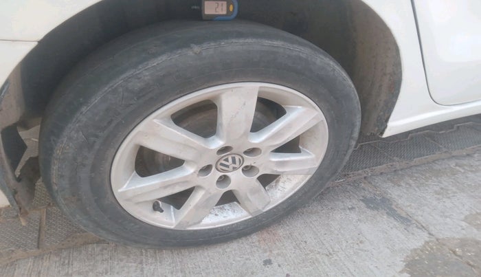 2011 Volkswagen Vento HIGHLINE DIESEL 1.6, Diesel, Manual, 1,97,119 km, tyre