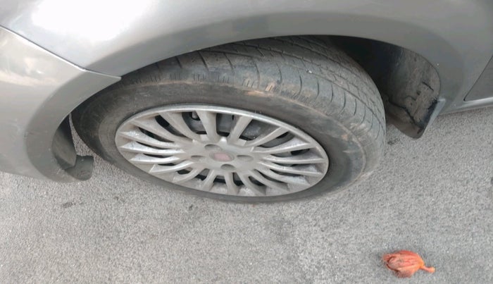 2010 Fiat Linea DYNAMIC 1.4, Petrol, Manual, 1,07,900 km, tyre