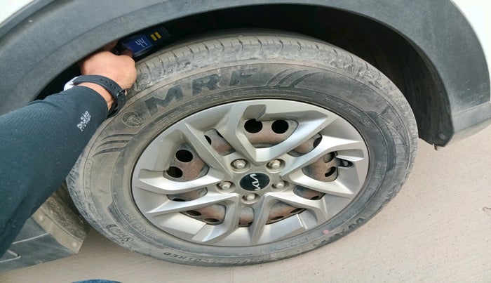 2022 KIA CARENS PRESTIGE 1.5 DIESEL 7 STR, Diesel, Manual, 51,203 km, tyre