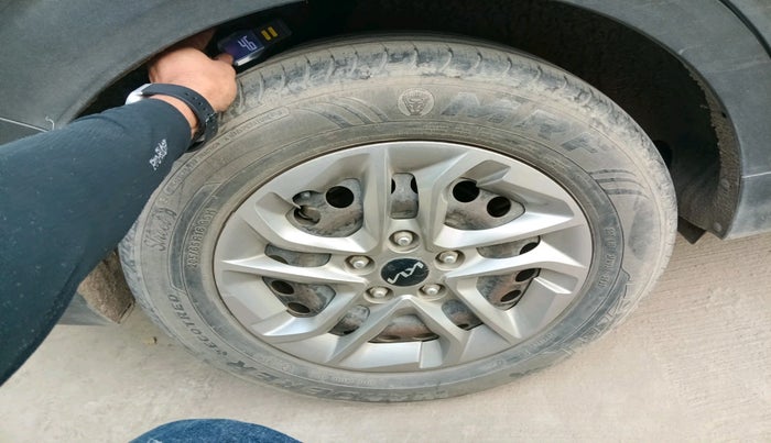 2022 KIA CARENS PRESTIGE 1.5 DIESEL 7 STR, Diesel, Manual, 51,203 km, tyre