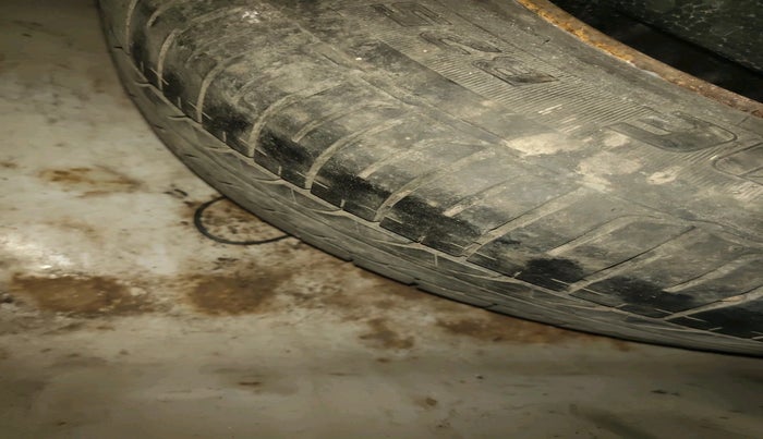 2014 Maruti Ciaz VDI, Diesel, Manual, 1,07,017 km, tyre