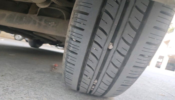 2011 Hyundai Santro Xing GLS, Petrol, Manual, 49,070 km, tyre