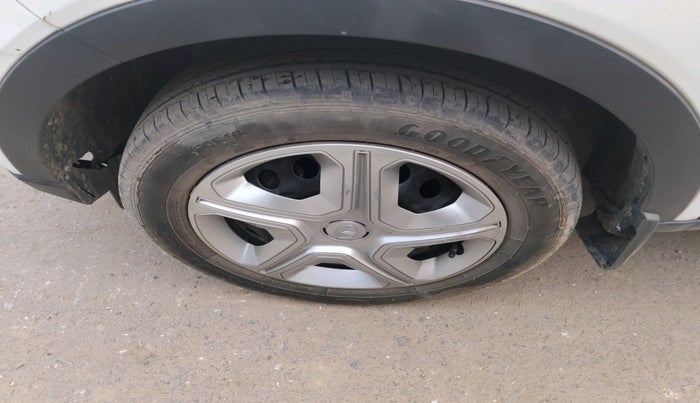 2022 Tata NEXON XMA SUNROOF PETROL, Petrol, Automatic, 39,926 km, tyre