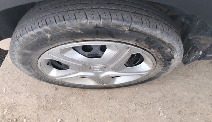 2022 Tata NEXON XMA SUNROOF PETROL, Petrol, Automatic, 39,926 km, tyre