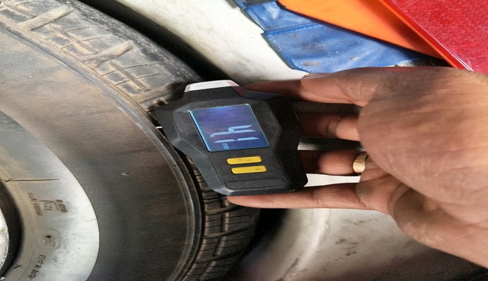 2011 Maruti Ritz LXI, Petrol, Manual, 1,11,346 km, tyre