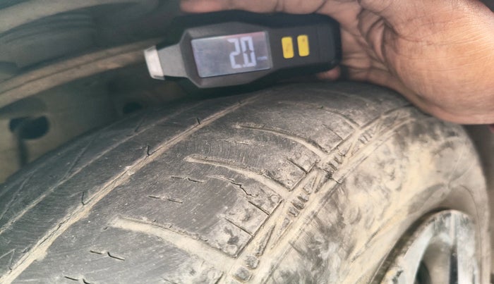 2011 Maruti Ritz LXI, Petrol, Manual, 1,11,346 km, tyre