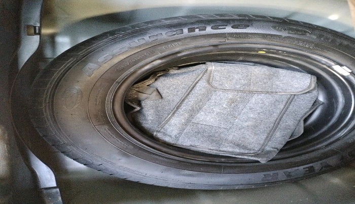 2021 KIA SONET HTK PLUS 1.2, Petrol, Manual, 36,579 km, tyre