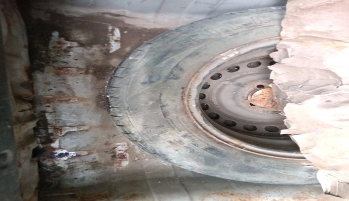 2015 Honda Amaze 1.5L I-DTEC S, Diesel, Manual, 1,60,300 km, tyre