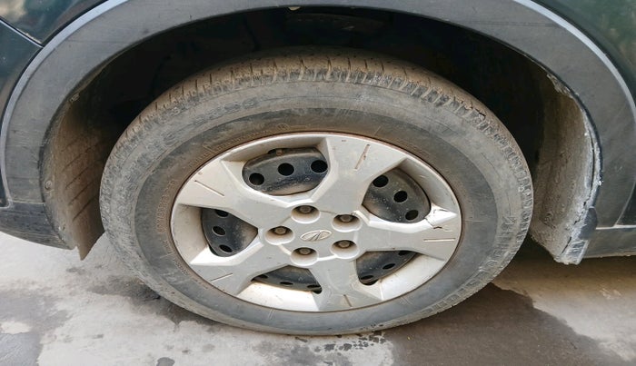 2019 Mahindra XUV300 W6 1.5 DIESEL, Diesel, Manual, 1,07,006 km, tyre