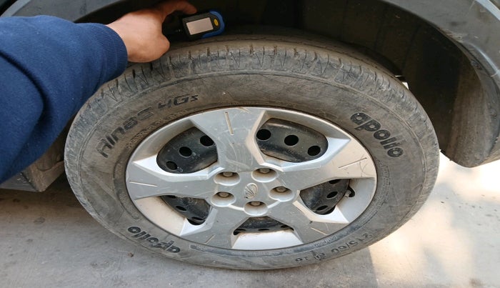 2019 Mahindra XUV300 W6 1.5 DIESEL, Diesel, Manual, 1,07,006 km, tyre