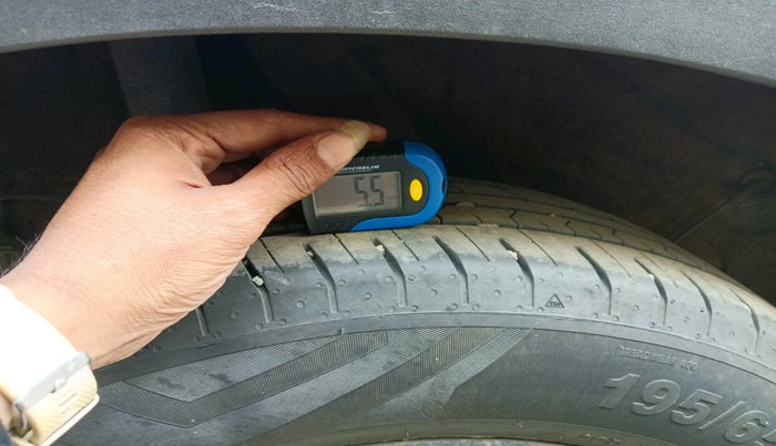 2023 Hyundai VENUE S 1.2, Petrol, Manual, 7,012 km, tyre