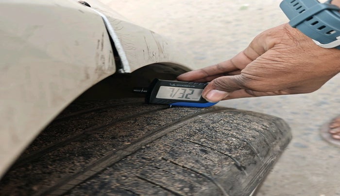 2012 Volkswagen Vento HIGHLINE DIESEL 1.6, Diesel, Manual, 1,24,947 km, tyre