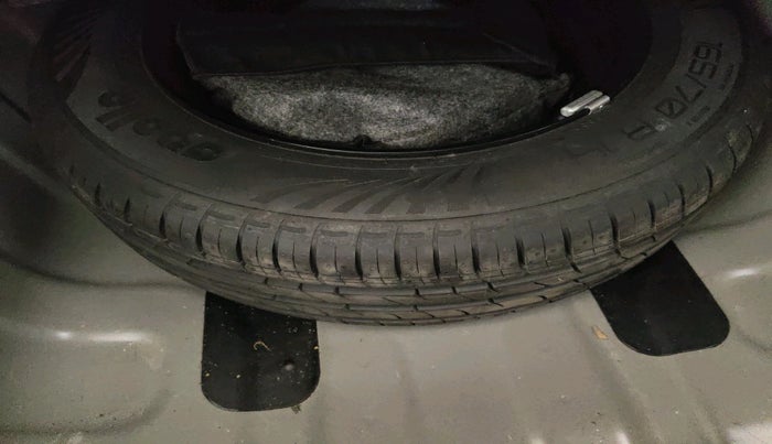 2023 Hyundai AURA SX 1.2 CNG, Petrol, Manual, 27,673 km, tyre