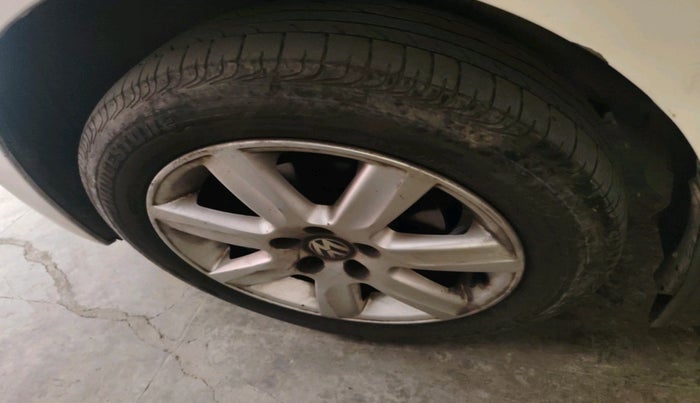 2011 Volkswagen Polo COMFORTLINE 1.2L PETROL, Petrol, Manual, 1,40,446 km, tyre