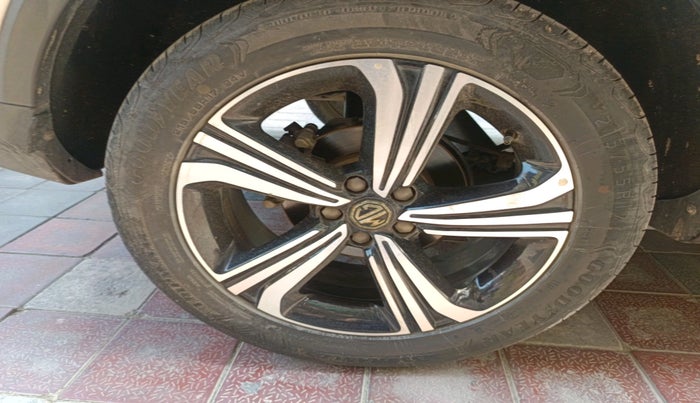 2022 MG ASTOR SHARP EX 1.5 MT, Petrol, Manual, 40,643 km, tyre