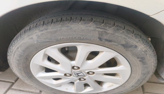 2014 Honda Mobilio 1.5L I-DTEC V, Diesel, Manual, 1,10,728 km, tyre