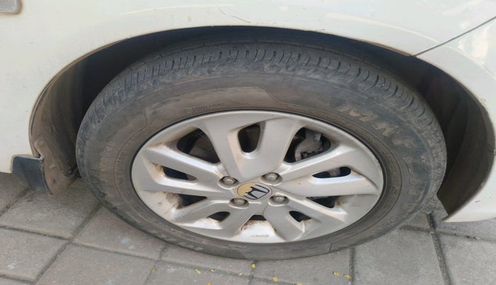 2014 Honda Mobilio 1.5L I-DTEC V, Diesel, Manual, 1,10,728 km, tyre