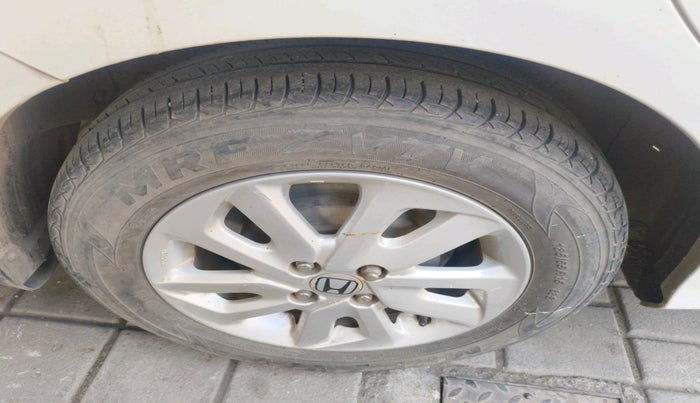 2014 Honda Mobilio 1.5L I-DTEC V, Diesel, Manual, 1,10,728 km, tyre