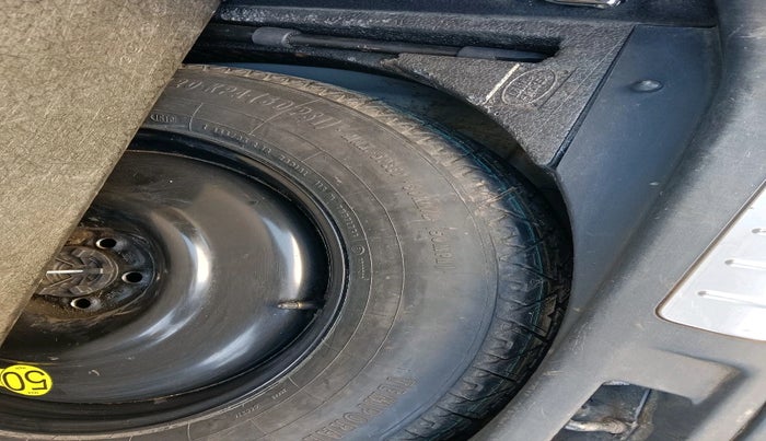 2012 Landrover Range Rover Sport 3.6 TDV8 DIESEL, Diesel, Automatic, 1,08,300 km, tyre