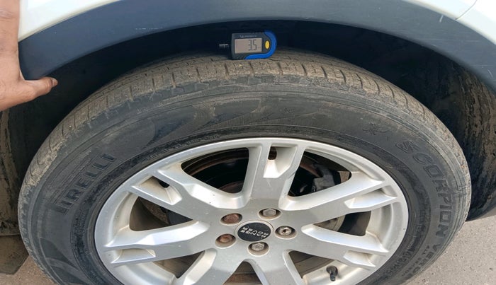 2012 Landrover Range Rover Sport 3.6 TDV8 DIESEL, Diesel, Automatic, 1,08,300 km, tyre