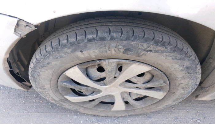 2013 Maruti Swift Dzire VXI, Petrol, Manual, 92,645 km, tyre