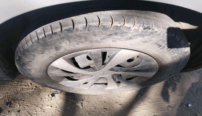 2013 Maruti Swift Dzire VXI, Petrol, Manual, 92,645 km, tyre